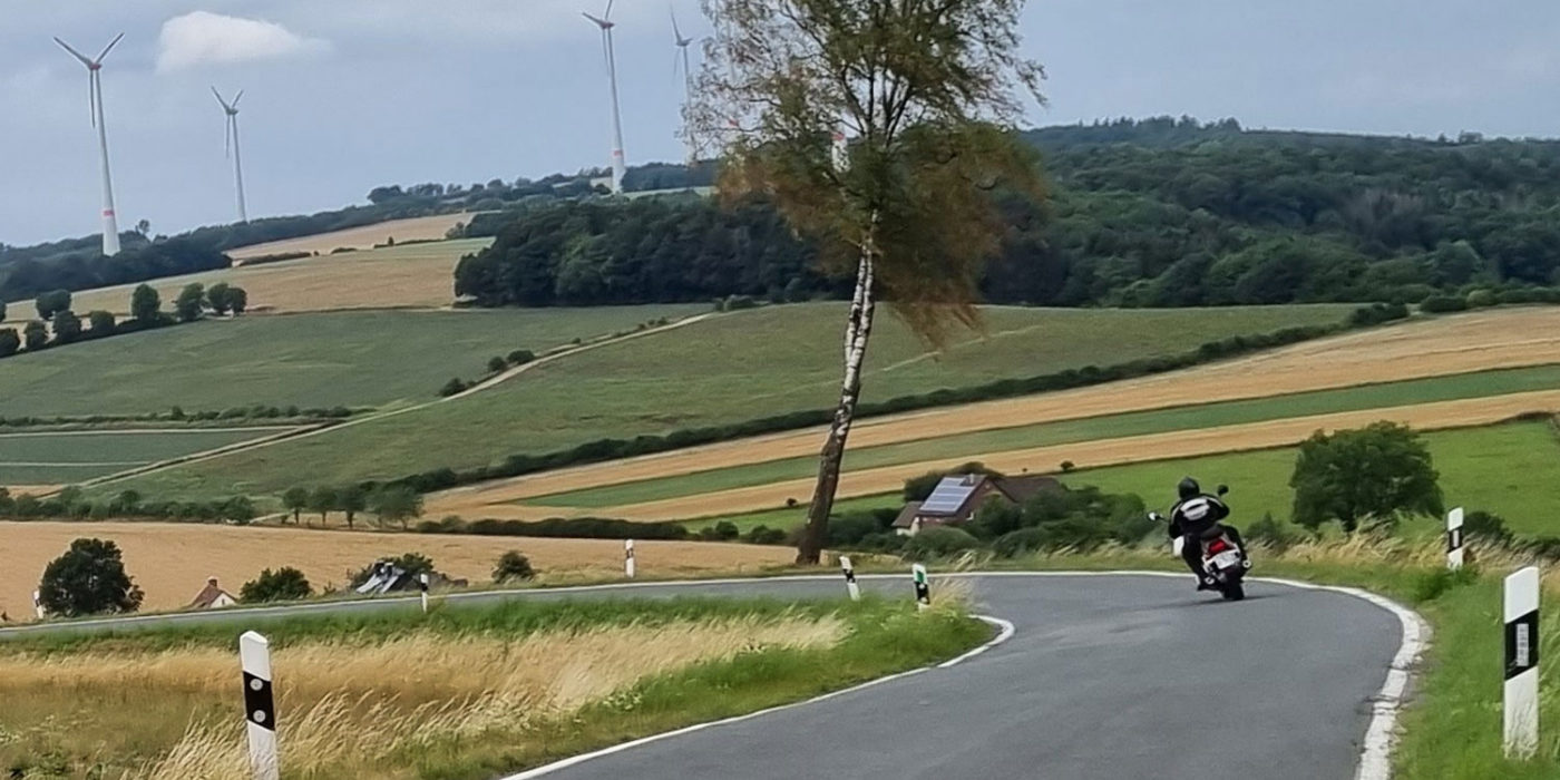 202208_motorradtour_kurve_sternberg_1